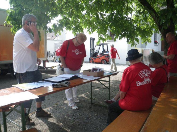 Wirtschaftschef Bruno Gerber bei der "Befehlsausgabe"