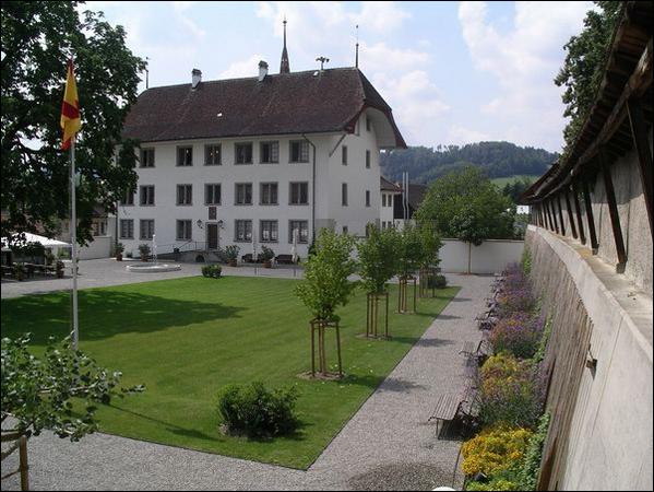 <LINK https://www.schoeftland.ch/ortsplan/c/646278/239462>* Schloss/Schlosspark im Ortsplan anzeigen *</LINK>