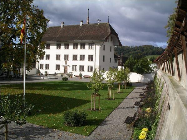<LINK https://www.schoeftland.ch/ortsplan/c/646278/239462>* Schloss/Schlosspark im Ortsplan anzeigen *</LINK>
