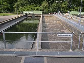 Klärbecken in der Abwasserreinigungsanlage