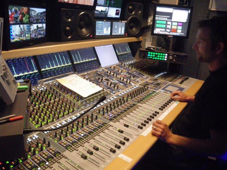 Ton-Technik im SRF-Übertragungswagen