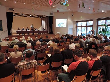 Gemeindeversammlung in der Aula