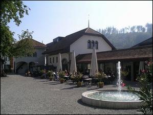 Restaurant Schlossgarten - Gartenwirtschaft im Schlosspark mit Springbrunnen