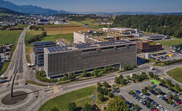 D4 Business Village in Root