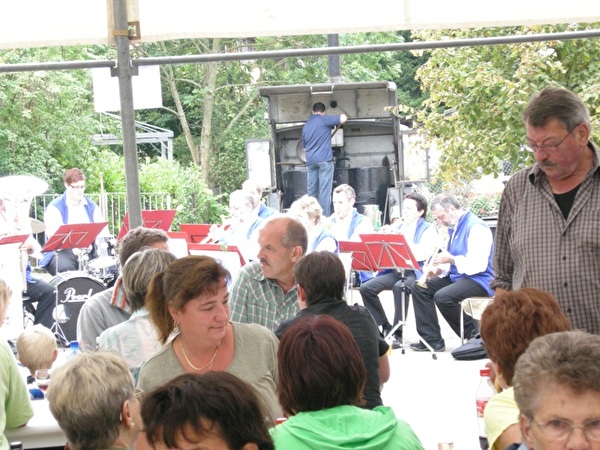 Spatzenfest: Essen aus der Feldküche, Musik und gute Freunde