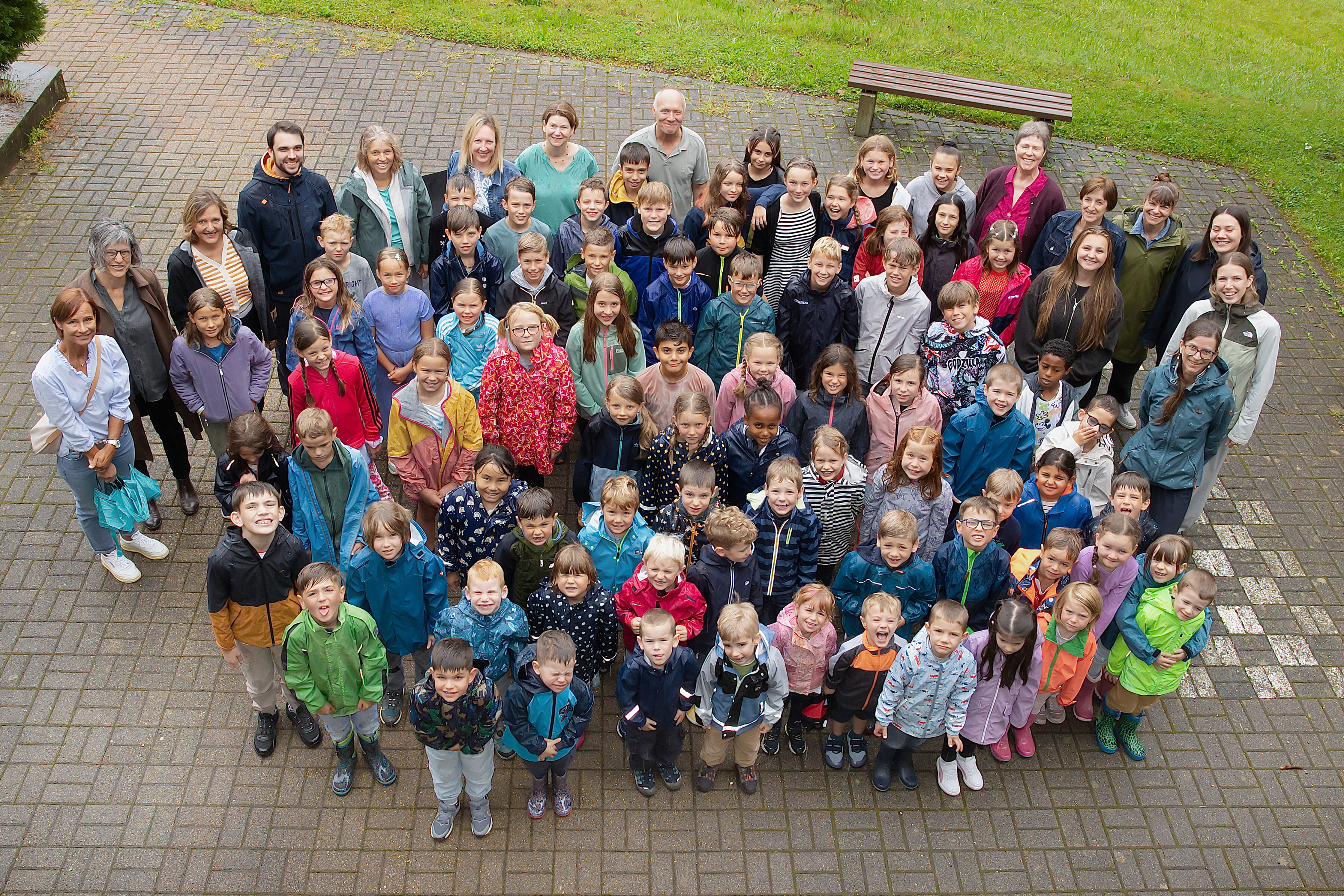 Lehrkräfte, Schülerinnen und Schüler von Densbüren