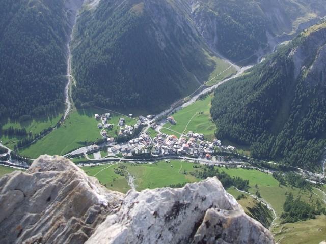 Der Blick vom Piz Ot auf die Fraktion Samnaun Dorf.