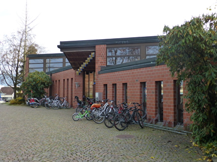 Aussenaufnahme des Hallenbades Röhrliberg