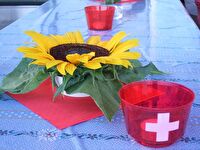 Dischdeko Sonnenblume mit Schweizer Windlicht