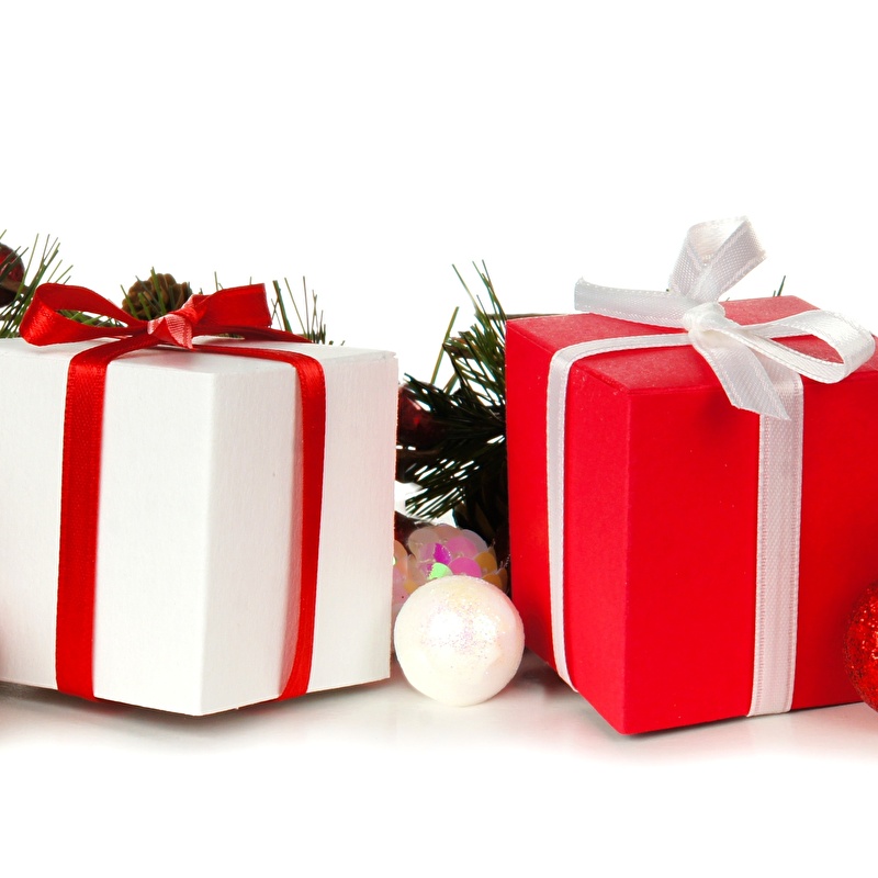 Geschenke in Weihnachtsdekoration