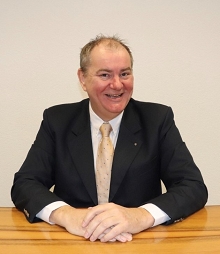 Gemeindepräsident Roger Siegenthaler sitzend