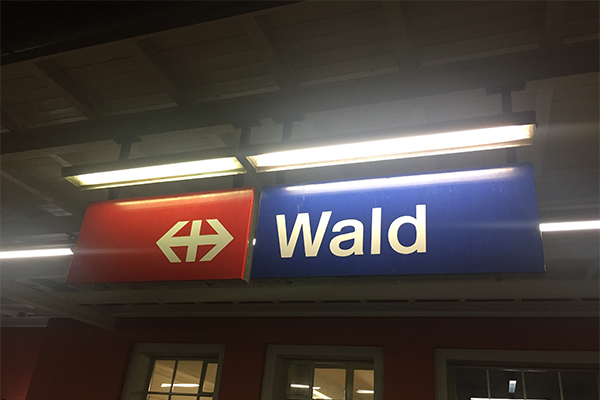 SBB-Schild Bahnhof Wald ZH