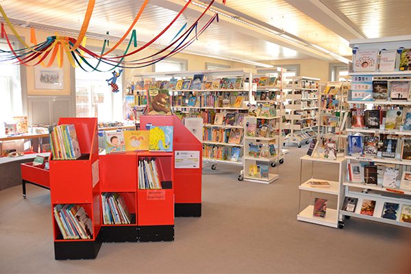 Innenaufnahme der Gemeindebibliothek Wald ZH