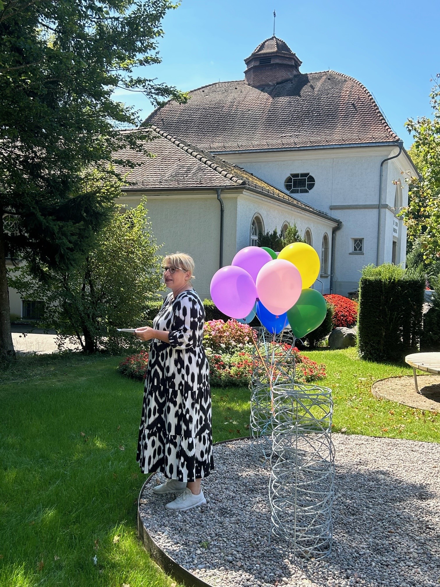 Marion Rauber bei der Einweihung des Sternenkindergrabfeldes
