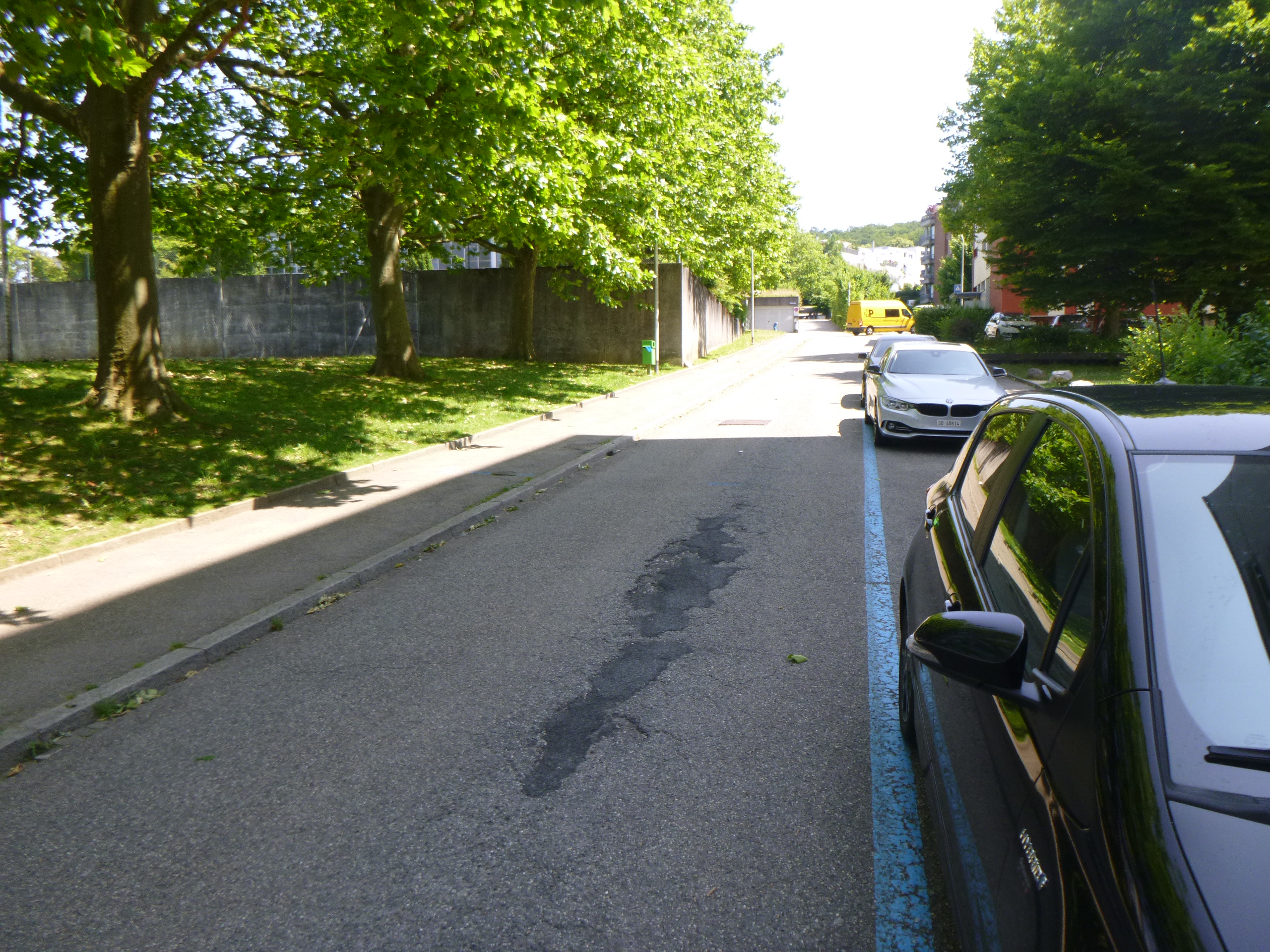 Die Zelglistrasse wird gesamtsaniert.
Der ganze Strassenkörper mit den beidseitigen Trottoirs wird zusammen mit der Strassenentwässerung erneuert.
Die Zelglistrasse ist ebenfalls für die a.en (Gas, Wasser, Strom) Sanierungsgebiet, sie sind in die Bauarbeiten mit den Leitungserneuerungen eingebunden.
Die Bauarbeiten werden in mehreren Etappen ausgeführt.

Die Arbeiten beginnen ab 30. Juni 2025 und werden voraussichtlich bis Ende 2025 abgeschlossen sein.

Bauherrschaft:
Direktion Bau Olten, Tiefbau, Dornacherstrasse 1, 4603 Olten, Tel. 062 206 13 22

Projekt und Bauleitung:
KFB Pfister AG, Jurastrasse 19, 4600 Olten, Tel. 062 205 22 77

Bauunternehmer:
Andreas Meier AG, Hauptstr. 34, 5013 Niedergösgen, Tel. 062 858 22 05
