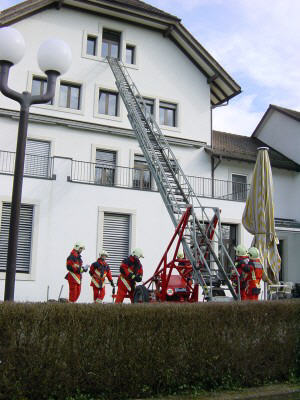 Die Feuerwehr beim Anhängerleiter-Kurs