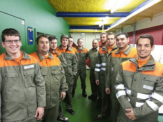 Alle Kadermitglieder beim Sirenenprobenalarm mit Kursleiter Oberleutnant Patrick Walser (5. von rechts)
