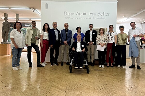 Gruppenbild mit Bundesrat Beat Jans im Kunstmuseum Olten