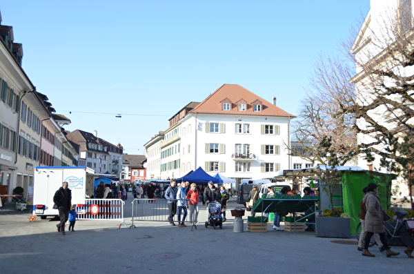 Am Wochenmarkt auf der Kirchgasse gilt ein Fahrverbot.