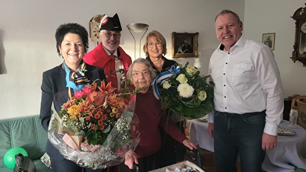 Frau Landammann Sandra Kolly, Standesweibel Fritz Unternährer, Lotte Zürcher, Stadt-Vizepräsidentin Marion Rauber und Stadtschreiber-Stv. Roland Sampt