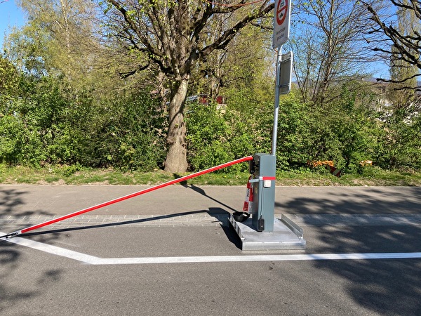 Der Stadtrat verurteilt ausdrücklich die Vandalenakten an den Barrieren, die mit Steuergeldern wiederhergestellt werden müssen.