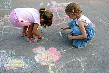 Spielende Kinder