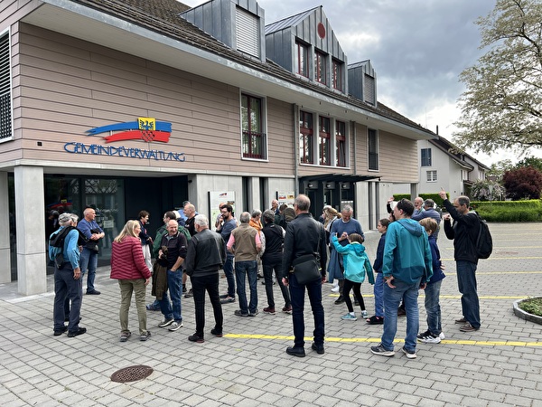 Bild: Start vor Gemeindehaus