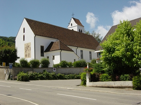 Blick auf die Kirche St. Martin, Pfeffingen
