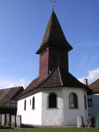 Die Kirche Oberhasli steht im Zentrum von Oberhasli.