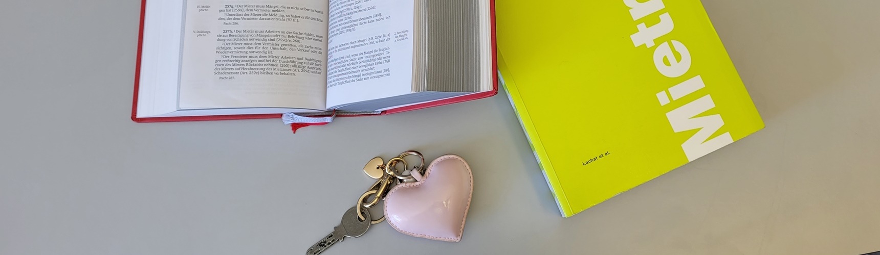 Rechtsbücher und Schlüssel