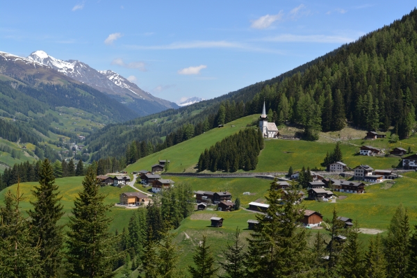 Monstein mit der neuen Kirche