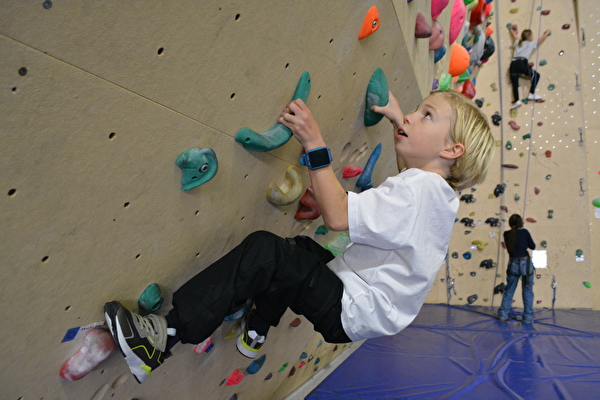 Klettern war bereits am 2. Davoser Färbitag vom 11. November 2023 eine willkommene Herausforderung.