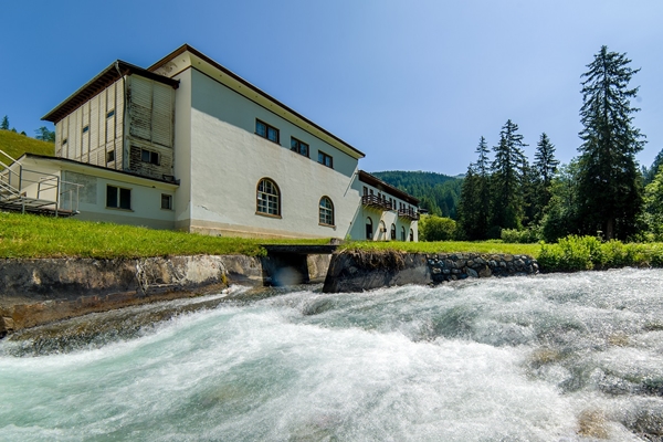 Gebäude des Davoser Wasserkraftwerks am Sertigbach