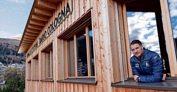 Dario Cologna in dem nach ihm benannten Davoser Langlaufzentrum