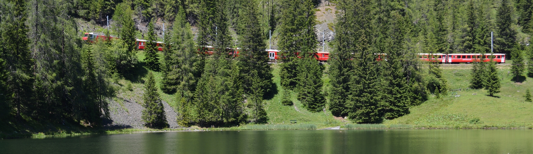 Rhätische Bahn beim Schwarzsee in Davos Laret