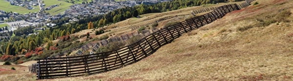 Lawinenverbauungen am Dorfberg oberhalb Davos