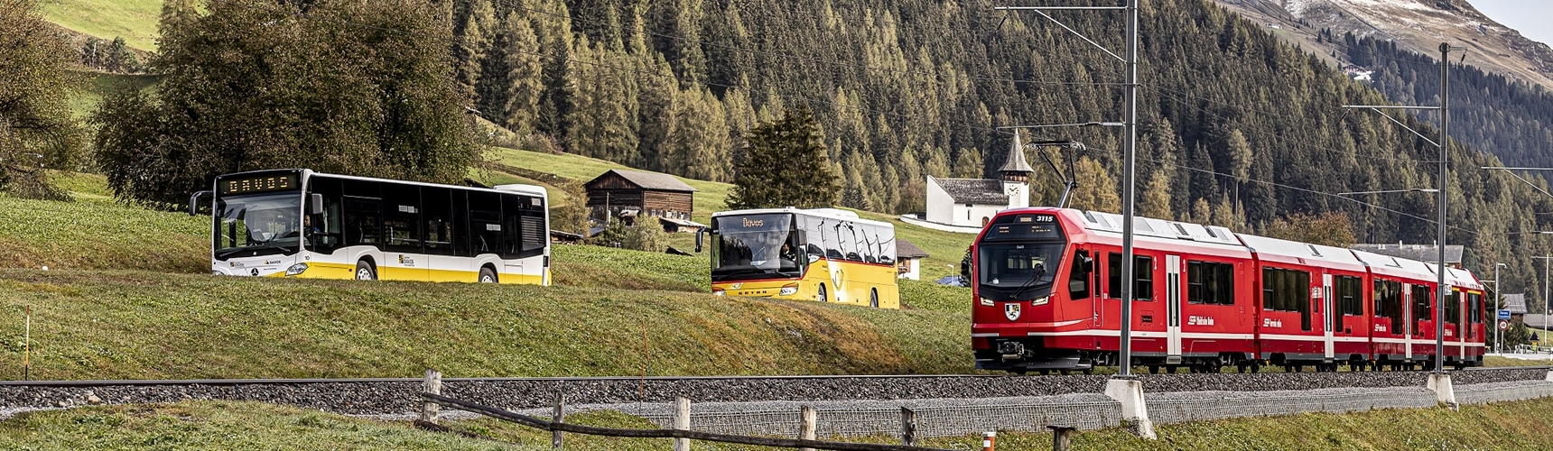 Der öffentliche Verkehr in Davos mit Vaubeedee, Postauto und Erhabee