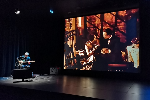 Live Act zum historischen Stummfilm Der Rächer von Davos