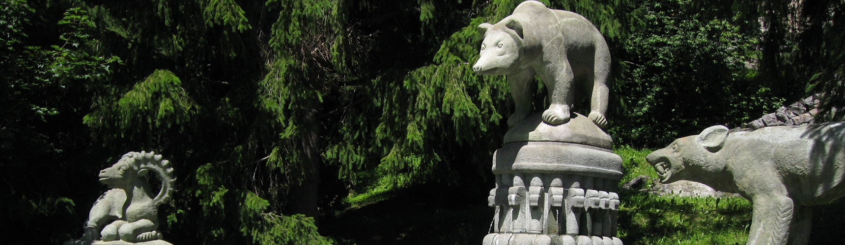 Brunnen mit Wolf, Steinbock und Bär im Kurpark