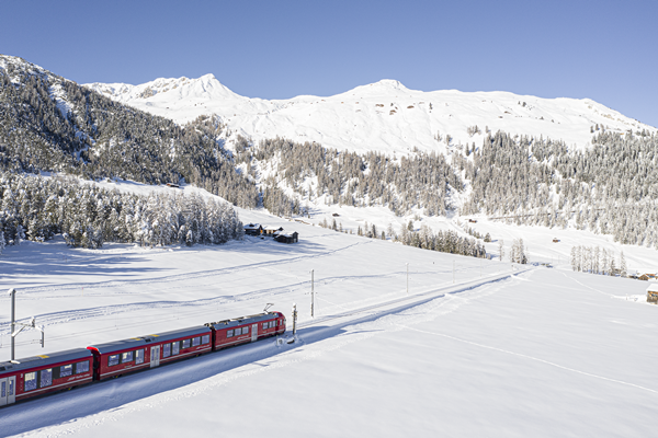 RhB-Zug bei Davos Wolfgang