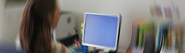 Person vor dem Computer