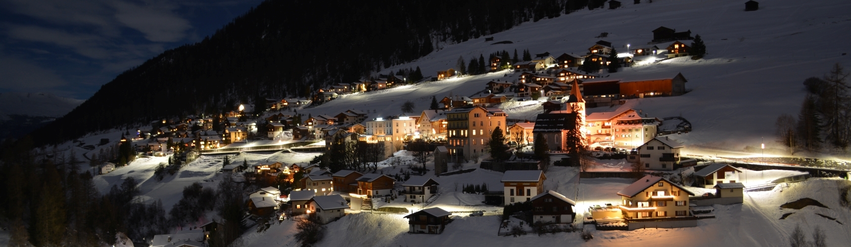 Davos Wiesen an einem winterlichen Abend