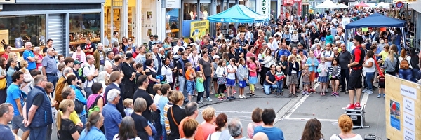 Szene vom Strassenfest davos@promenade