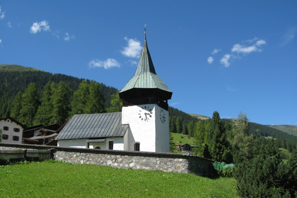 DIe Kirche ist das Wahrzeichen von Glaris