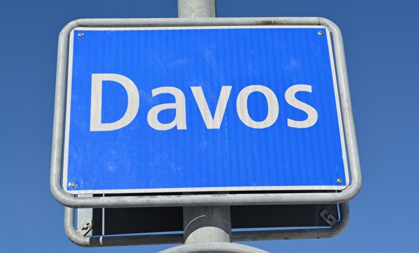 Ortseingangsschild Davos