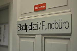Fundbüro Eingangstüre