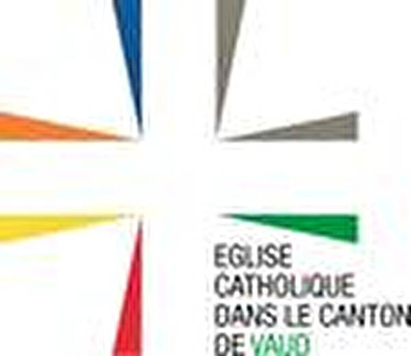 croix chrétienne de couleur orange, jaune, rouge, vert, gris et bleu