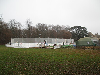 Photo de la patinoire de Terre Sainte dans le parc du château