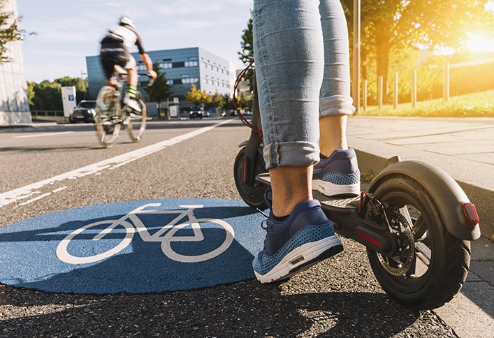 Photo d'une personne sur une trottinette