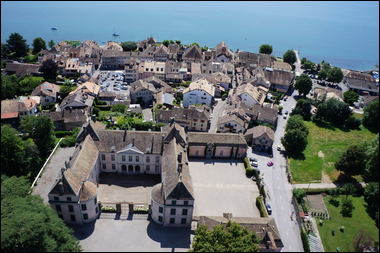 Le château et le bourg de Coppet